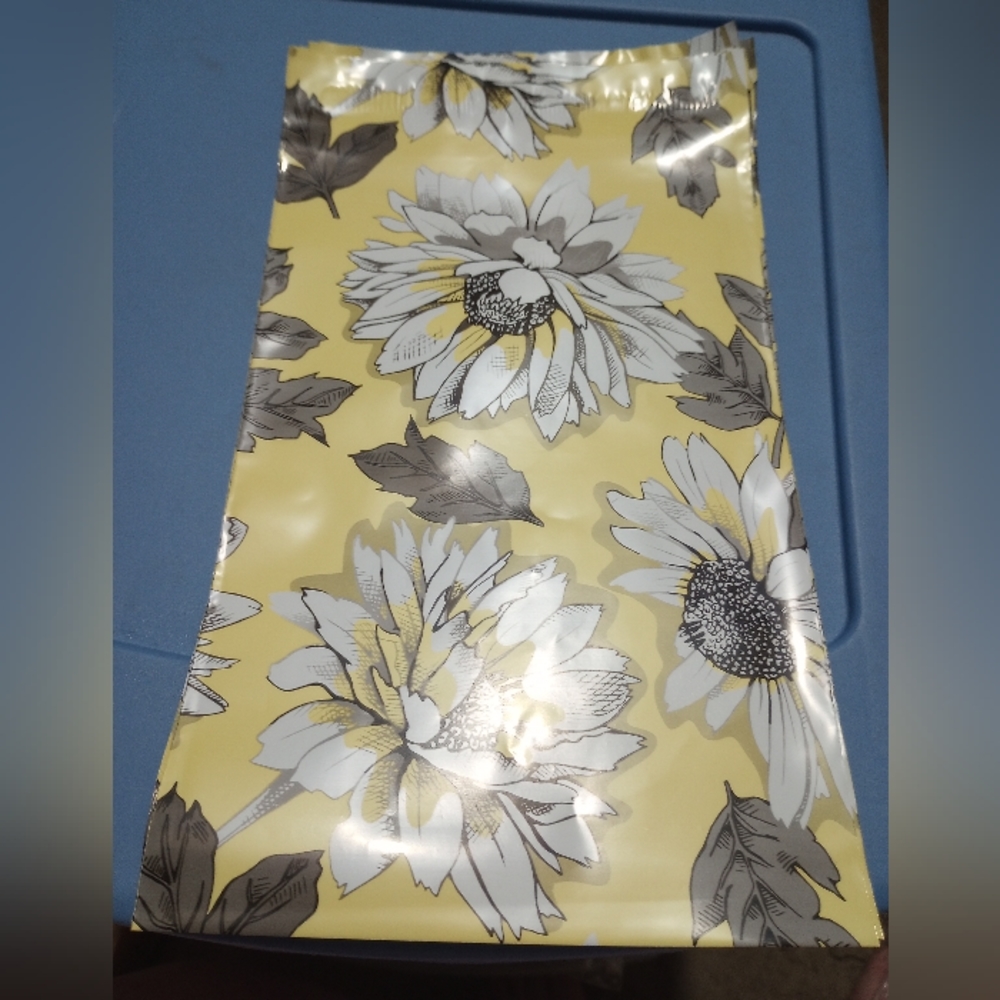 15 PC 6 x 9 Sunflower Yellow Polymailers
